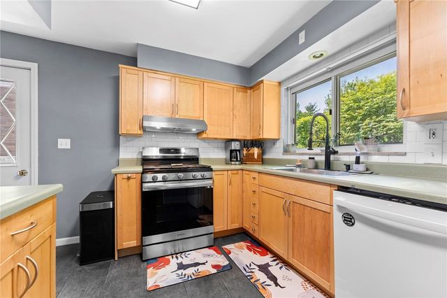 424 Bower Hill Rd., Mt Lebanon, PA 15228