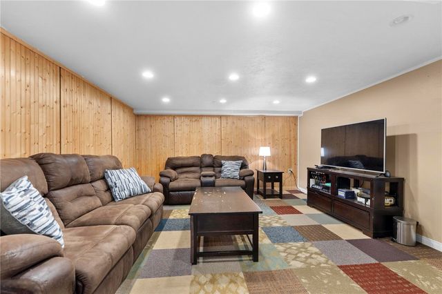 424 Bower Hill Rd., Mt Lebanon, PA 15228