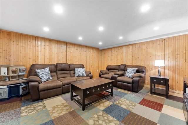 424 Bower Hill Rd., Mt Lebanon, PA 15228
