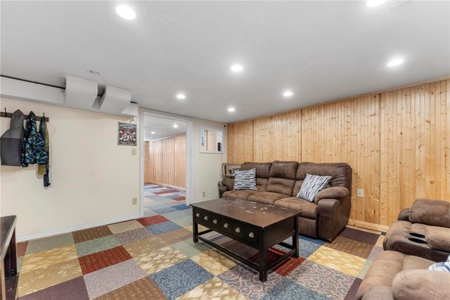 424 Bower Hill Rd., Mt Lebanon, PA 15228