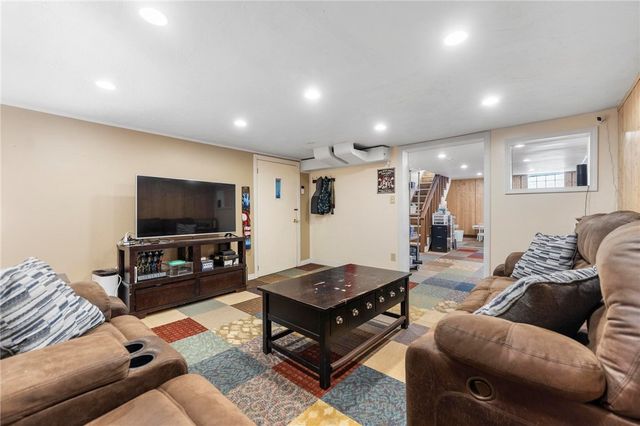 424 Bower Hill Rd., Mt Lebanon, PA 15228