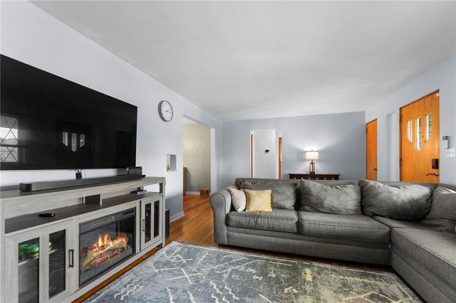 424 Bower Hill Rd., Mt Lebanon, PA 15228