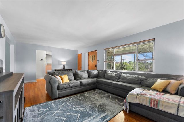 424 Bower Hill Rd., Mt Lebanon, PA 15228