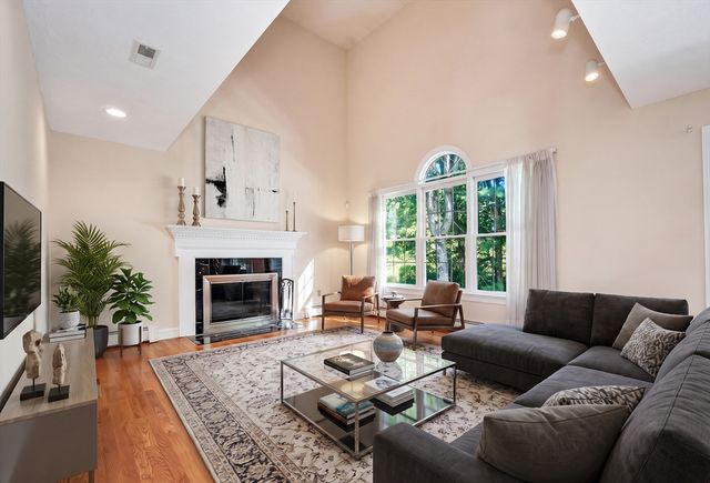 8 Saddle Way, Walpole, MA 02081