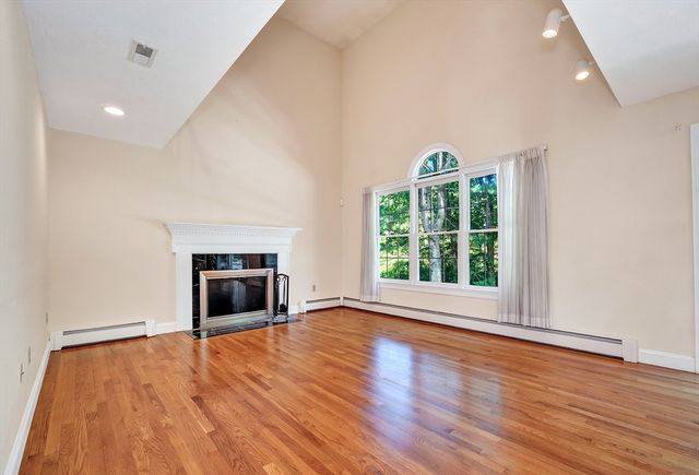 8 Saddle Way, Walpole, MA 02081