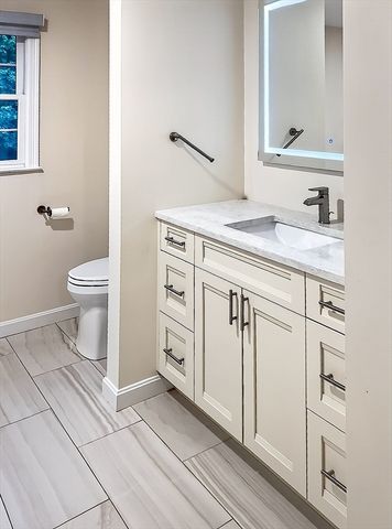 8 Saddle Way, Walpole, MA 02081