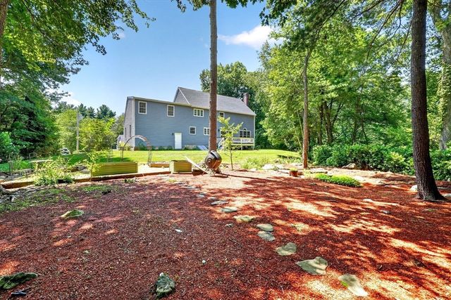 8 Saddle Way, Walpole, MA 02081