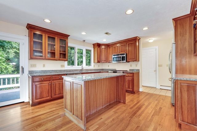 8 Saddle Way, Walpole, MA 02081