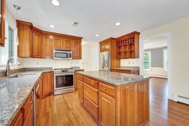8 Saddle Way, Walpole, MA 02081