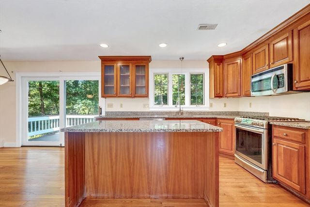 8 Saddle Way, Walpole, MA 02081
