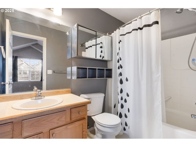 887 Sw 198TH Pl, Beaverton, OR 97003