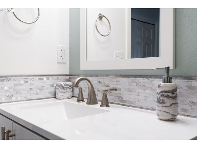 887 Sw 198TH Pl, Beaverton, OR 97003