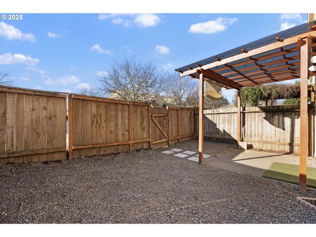 887 Sw 198TH Pl, Beaverton, OR 97003