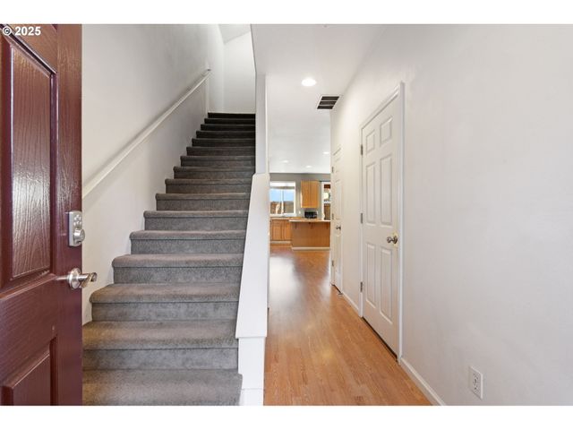 887 Sw 198TH Pl, Beaverton, OR 97003