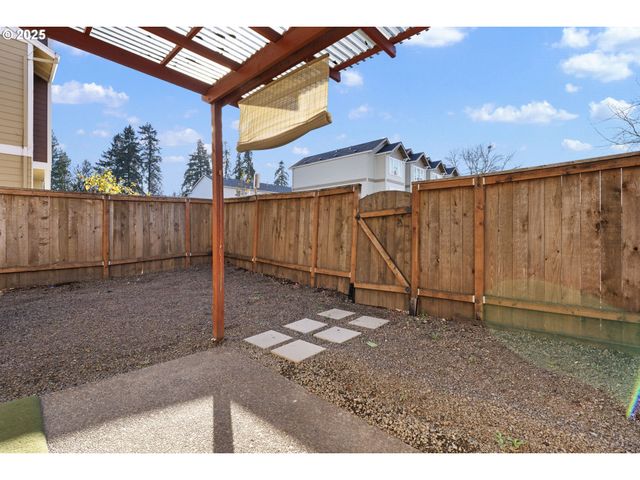887 Sw 198TH Pl, Beaverton, OR 97003