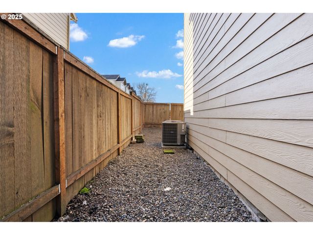 887 Sw 198TH Pl, Beaverton, OR 97003