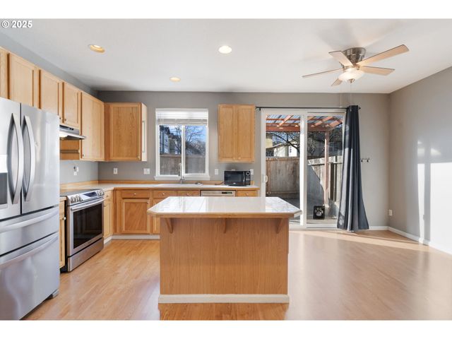 887 Sw 198TH Pl, Beaverton, OR 97003