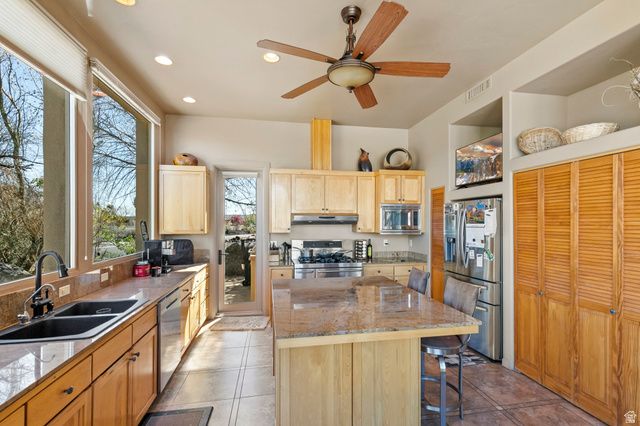 19 BOULDER CIR, Santa Clara, UT 84765