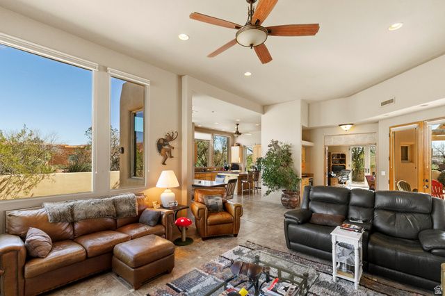 19 BOULDER CIR, Santa Clara, UT 84765
