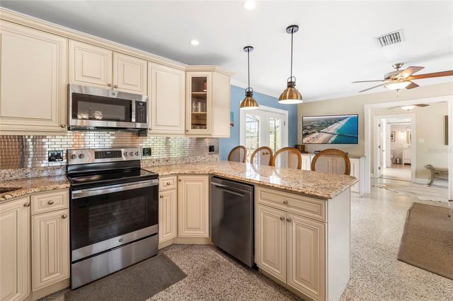 6139 HOLLYWOOD BOULEVARD, Sarasota, FL 34231