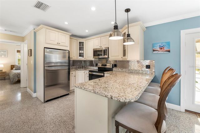 6139 HOLLYWOOD BOULEVARD, Sarasota, FL 34231