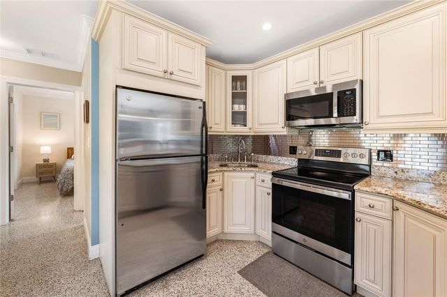 6139 HOLLYWOOD BOULEVARD, Sarasota, FL 34231