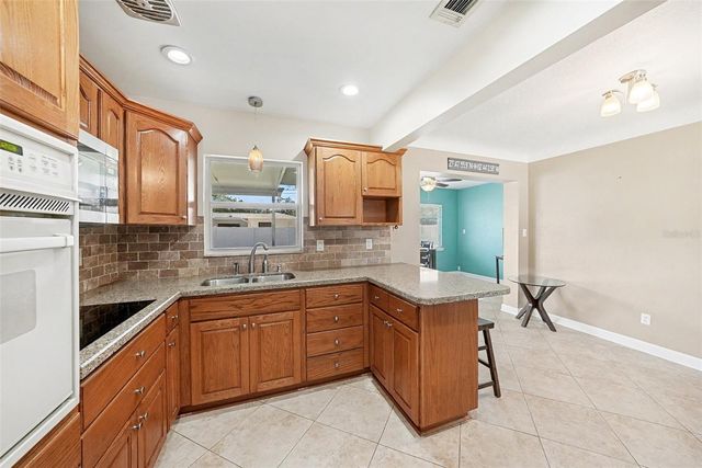 6930 30TH AVENUE N, St Petersburg, FL 33710