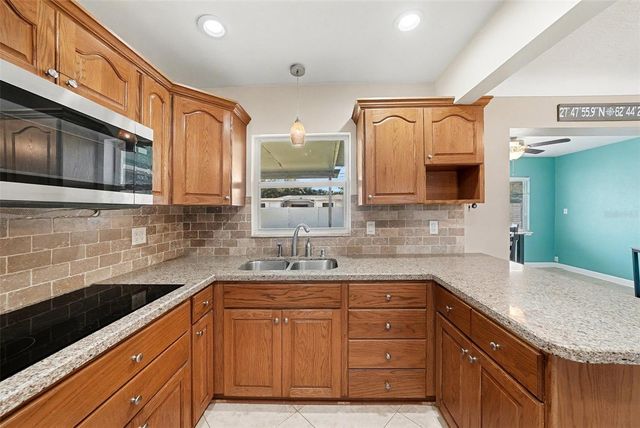 6930 30TH AVENUE N, St Petersburg, FL 33710