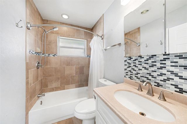 6930 30TH AVENUE N, St Petersburg, FL 33710