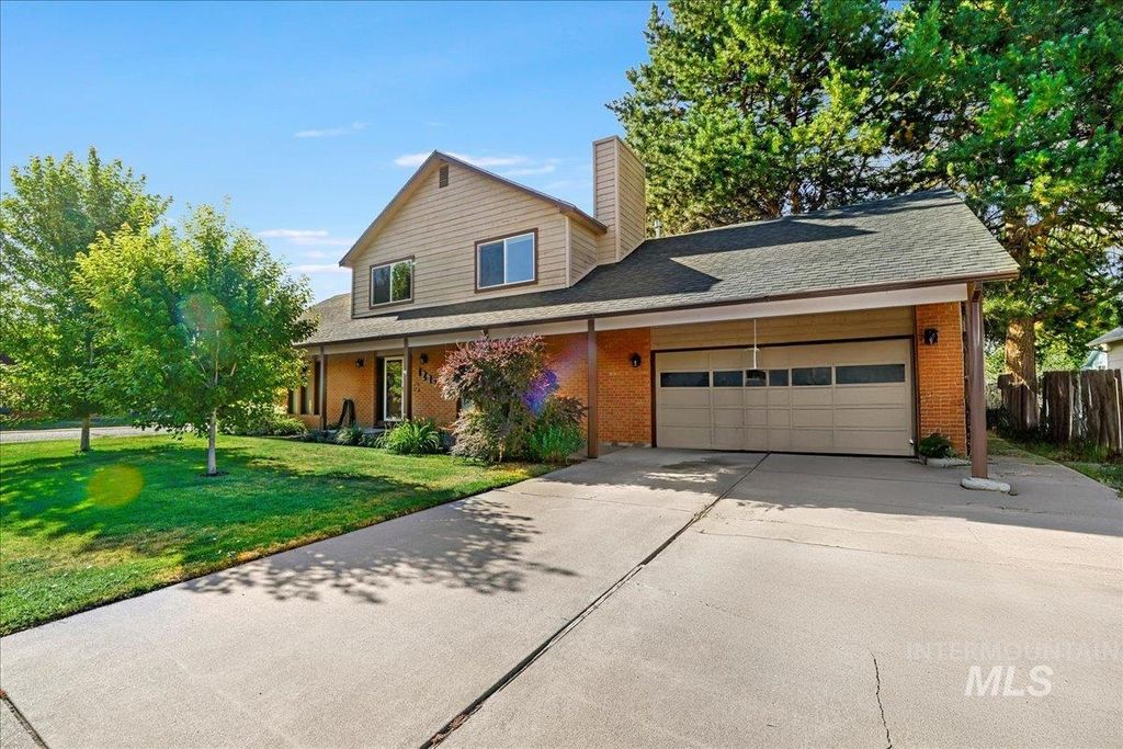 1275 Holiday Drive, Mountain Home, ID 83647