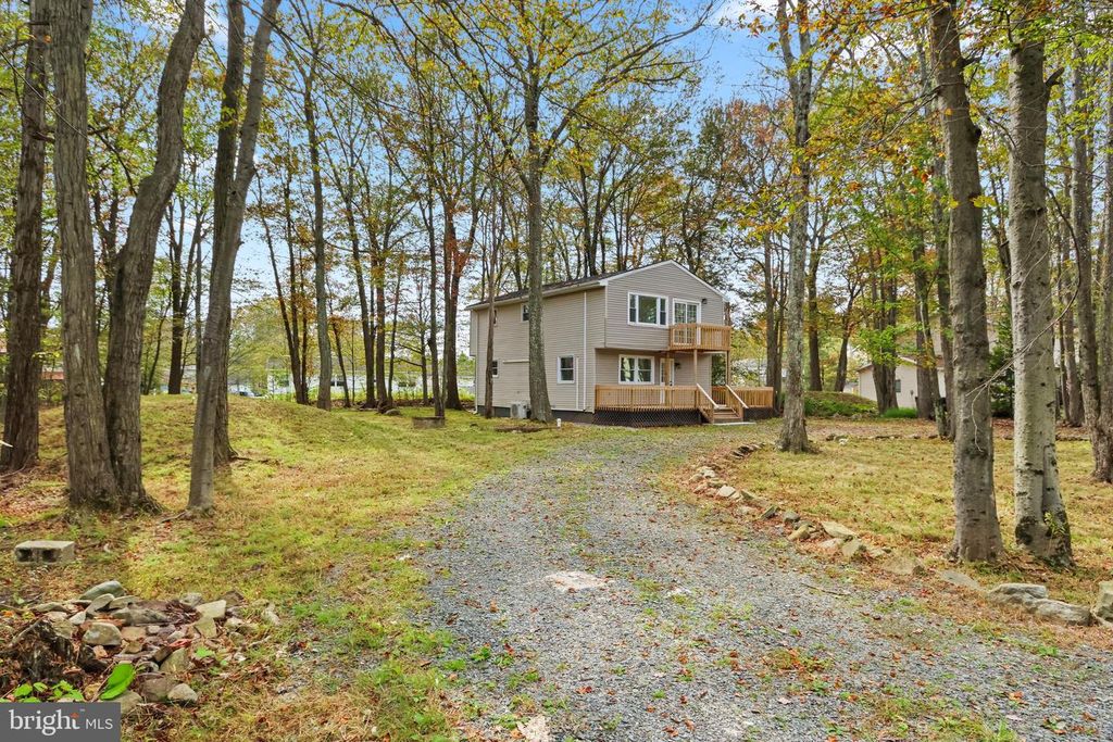 15 SHERMAN DR, Tobyhanna, PA 18466