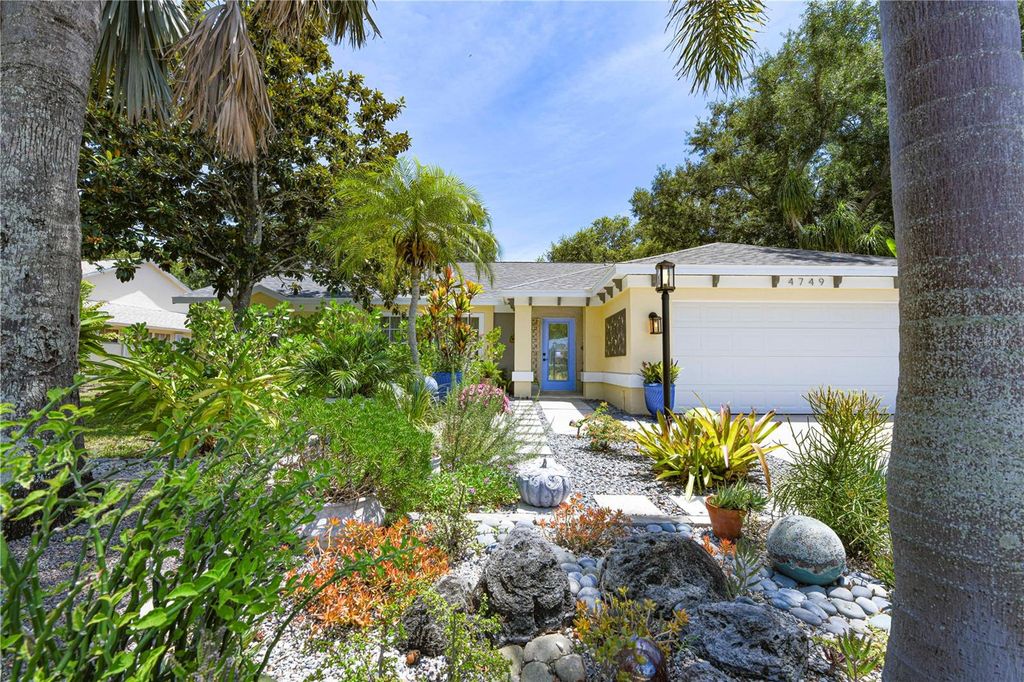 4749 HAMLETS GROVE DRIVE, Sarasota, FL 34235