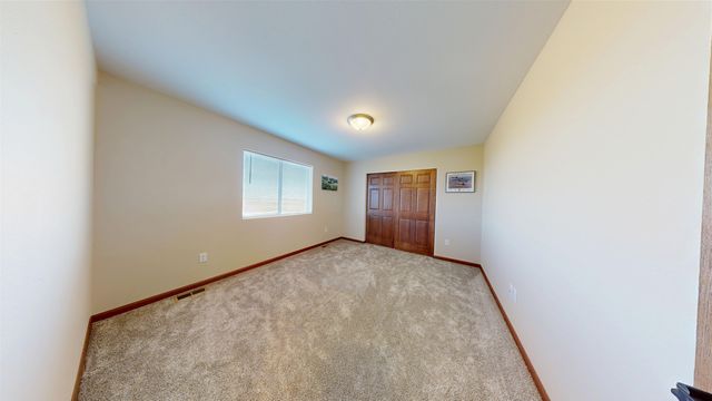 2617 Granite Dr., Minot, ND 58703