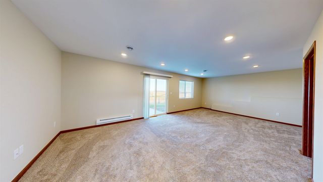 2617 Granite Dr., Minot, ND 58703