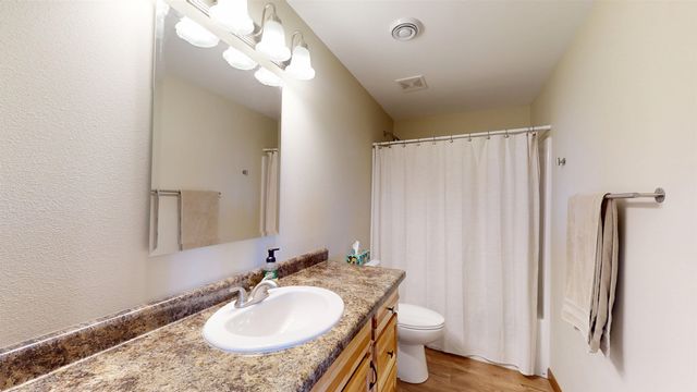 2617 Granite Dr., Minot, ND 58703