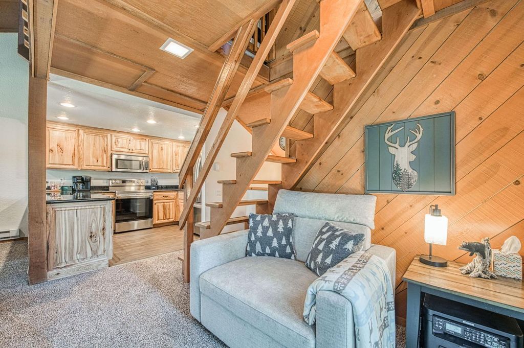 Image 12 of property listing at 40794 Oakwoods Lane # 97, Shaver Lake, CA 93664