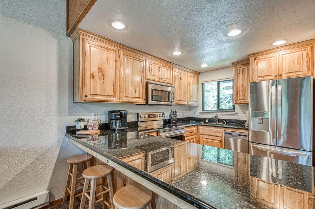 Image 17 of property listing at 40794 Oakwoods Lane # 97, Shaver Lake, CA 93664