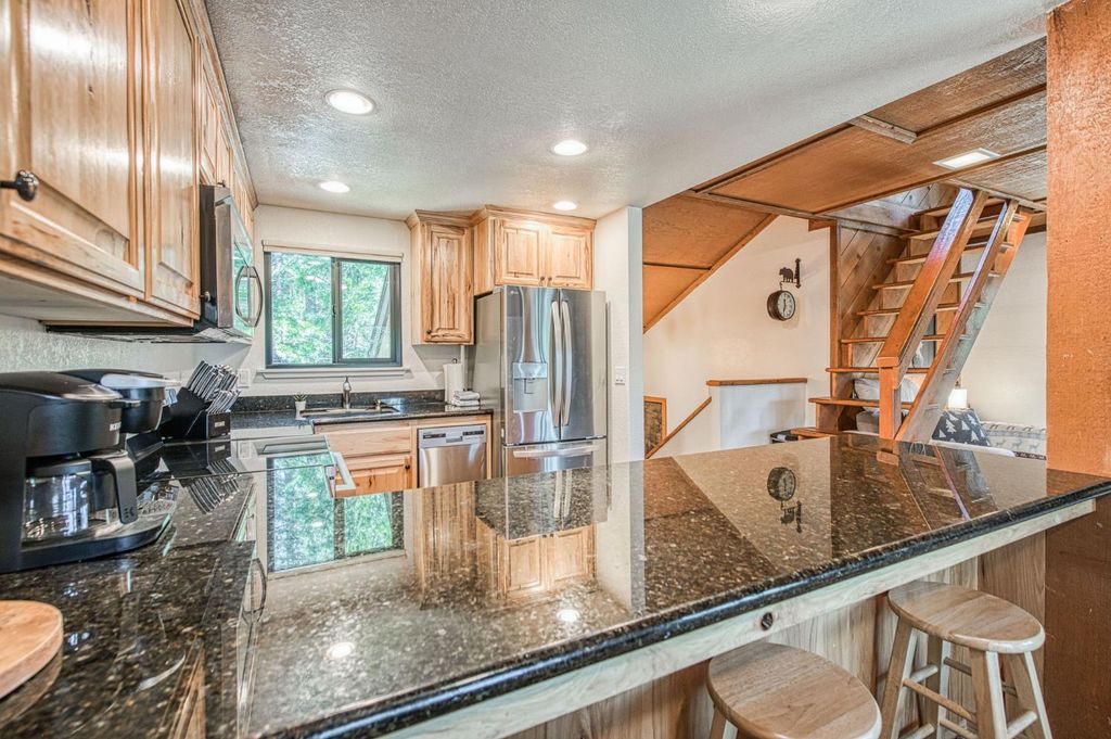 Image 18 of property listing at 40794 Oakwoods Lane # 97, Shaver Lake, CA 93664