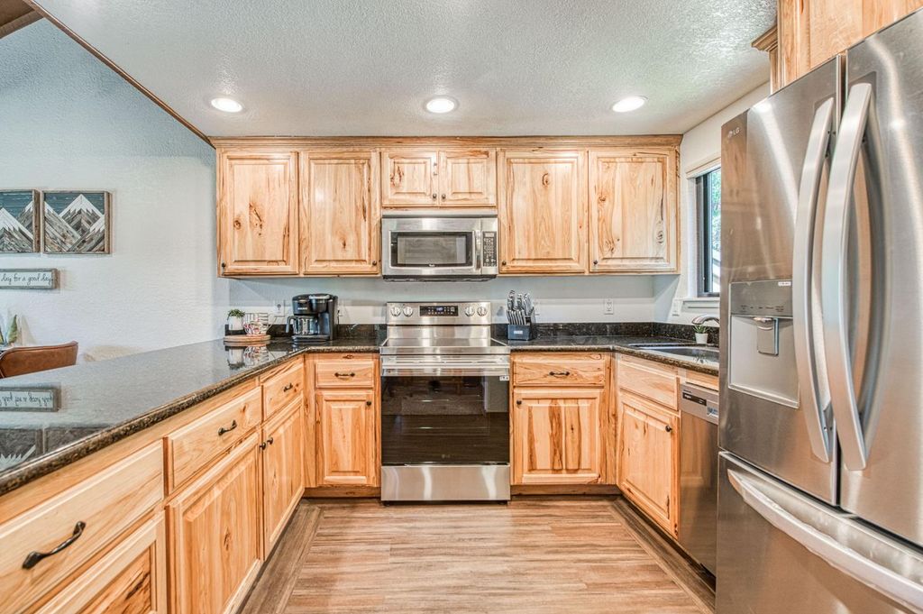 Image 19 of property listing at 40794 Oakwoods Lane # 97, Shaver Lake, CA 93664