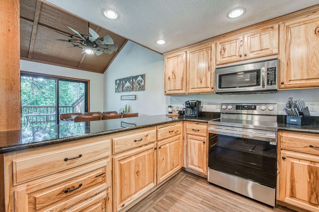 Image 20 of property listing at 40794 Oakwoods Lane # 97, Shaver Lake, CA 93664