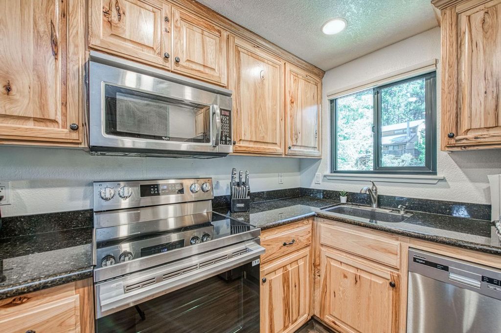 Image 22 of property listing at 40794 Oakwoods Lane # 97, Shaver Lake, CA 93664