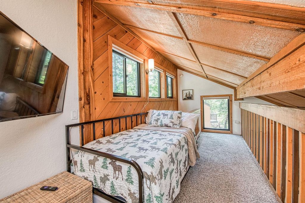 Image 30 of property listing at 40794 Oakwoods Lane # 97, Shaver Lake, CA 93664