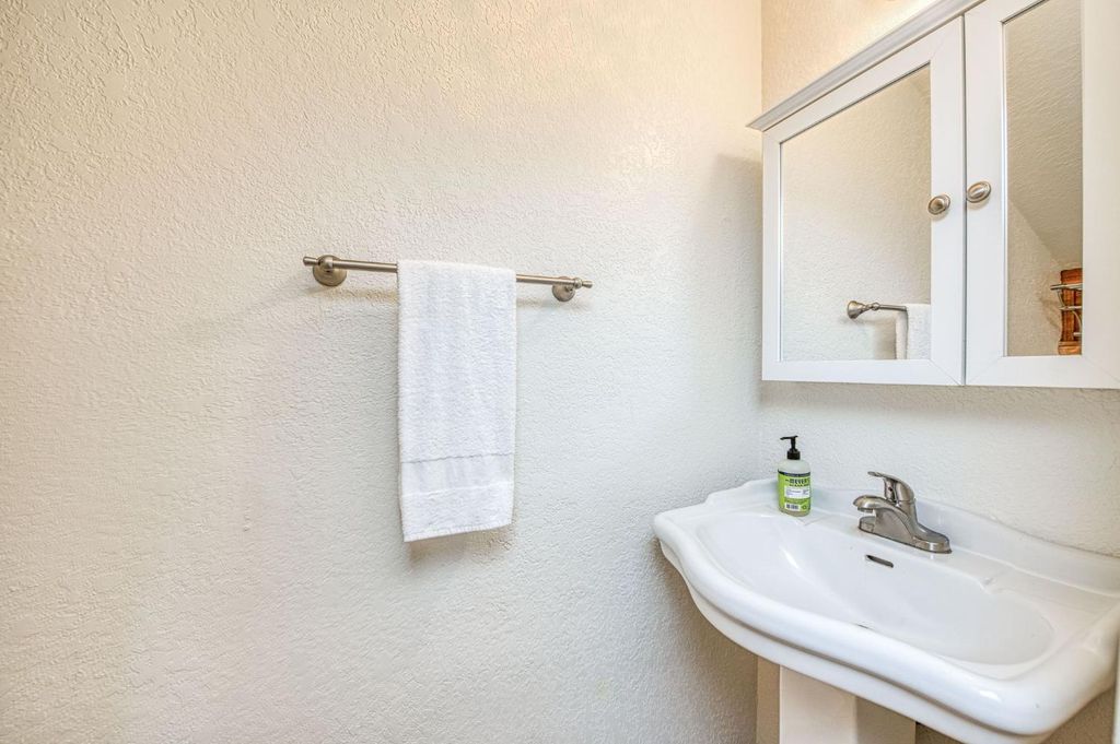 Image 31 of property listing at 40794 Oakwoods Lane # 97, Shaver Lake, CA 93664