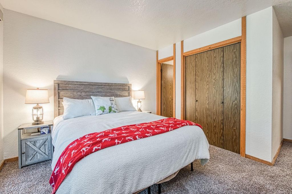 Image 35 of property listing at 40794 Oakwoods Lane # 97, Shaver Lake, CA 93664