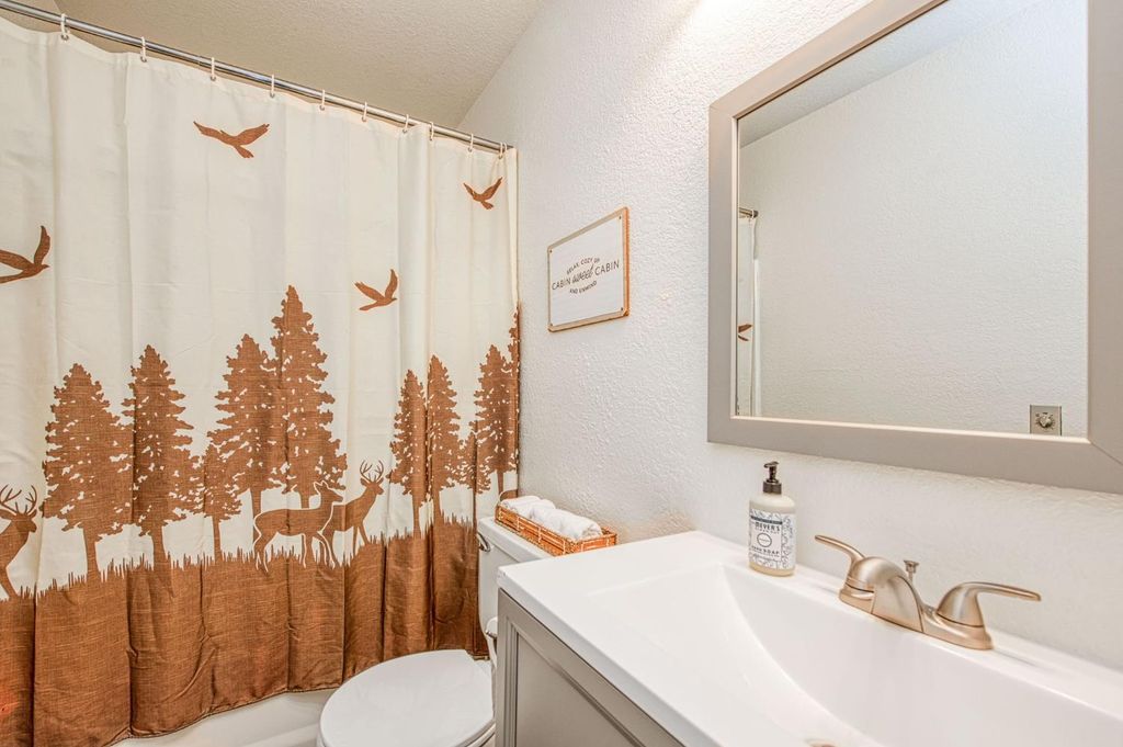 Image 37 of property listing at 40794 Oakwoods Lane # 97, Shaver Lake, CA 93664