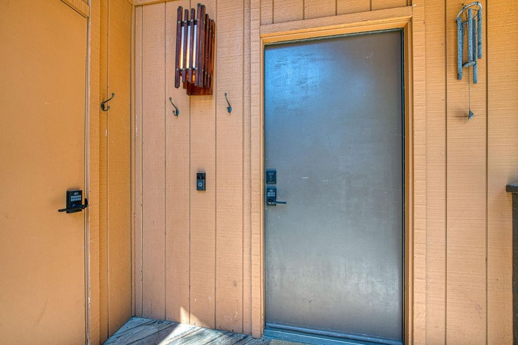 Image 5 of property listing at 40794 Oakwoods Lane # 97, Shaver Lake, CA 93664
