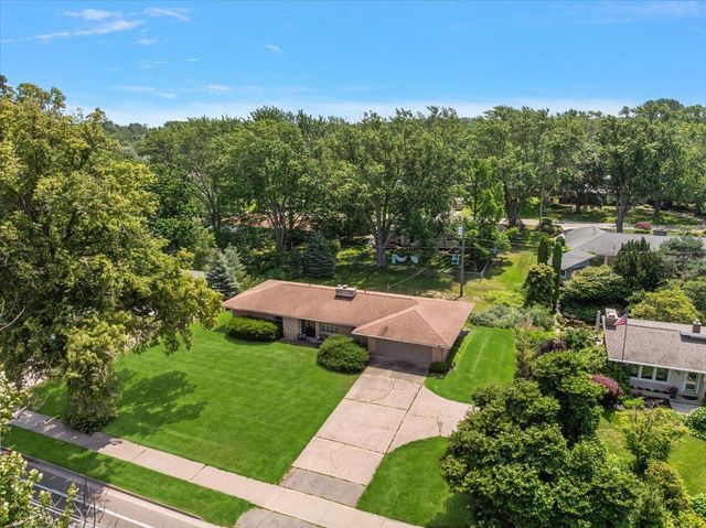 838 S Shore Drive, Holland City, MI 49423