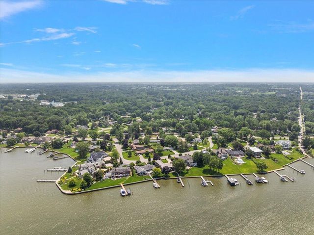 838 S Shore Drive, Holland City, MI 49423
