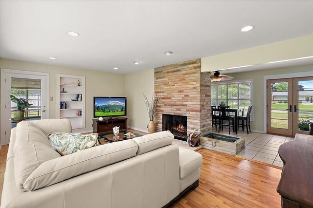 838 S Shore Drive, Holland City, MI 49423
