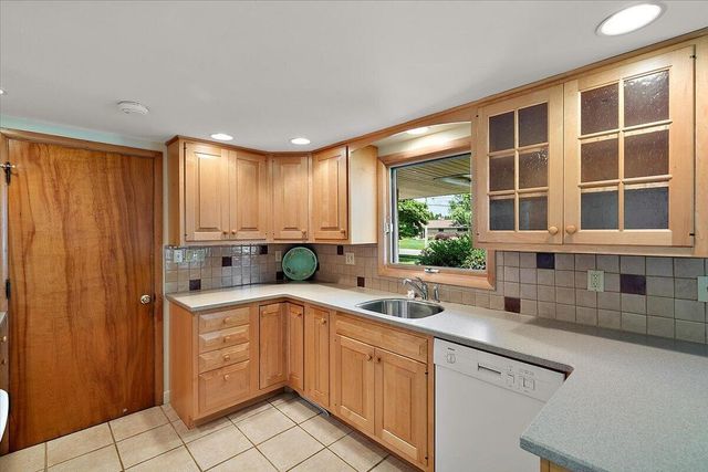 838 S Shore Drive, Holland City, MI 49423